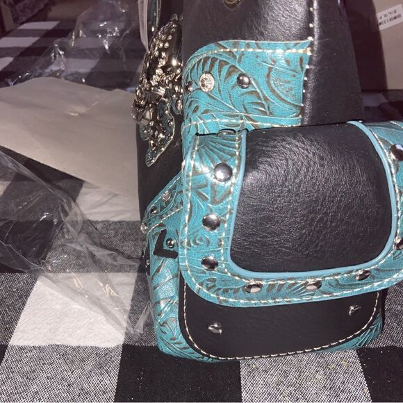 Embroidered Rhinestone Skull Contrast CC Handbag - Picture 4 of 4